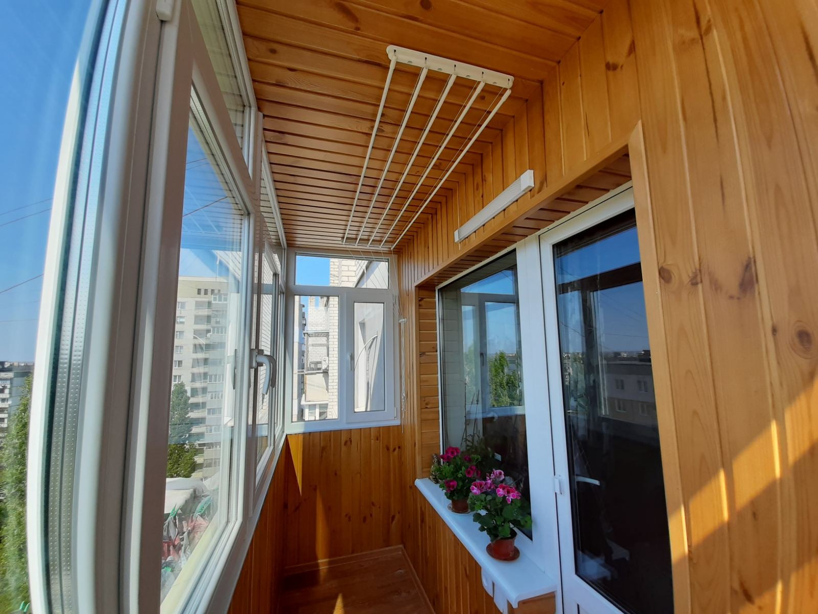 Як встановити сушарку для білизни на балконі