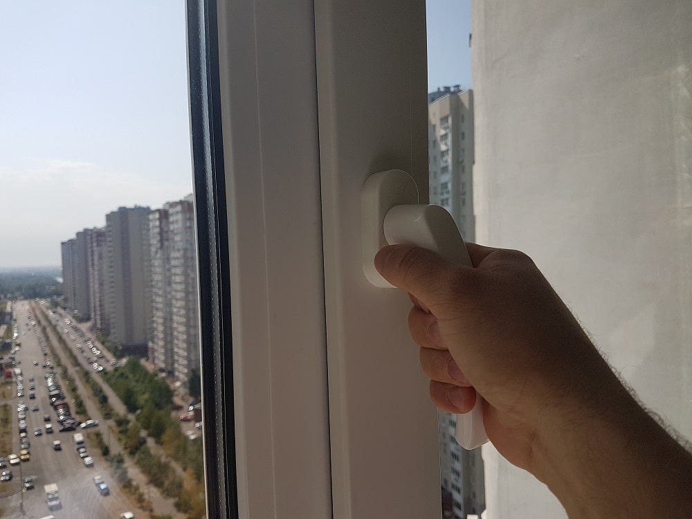 Установка москитной сетки на раздвижные окна: что нужно знать