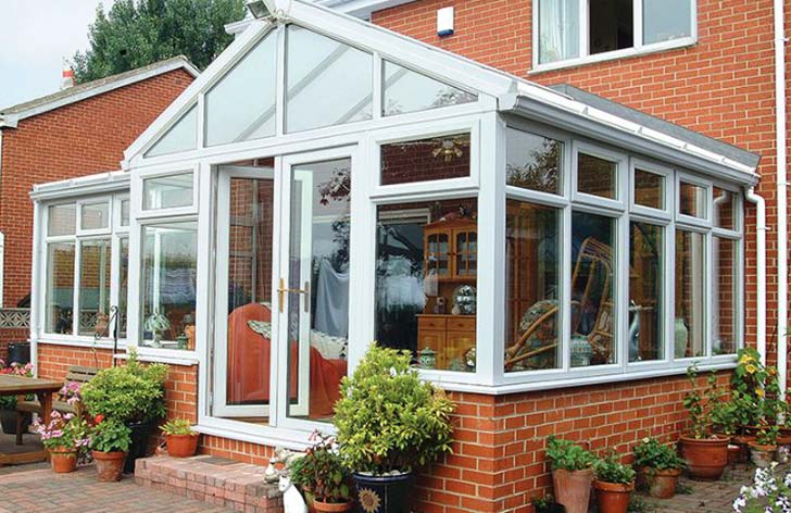 Советы по выбору пластиковых окон для остекления веранды