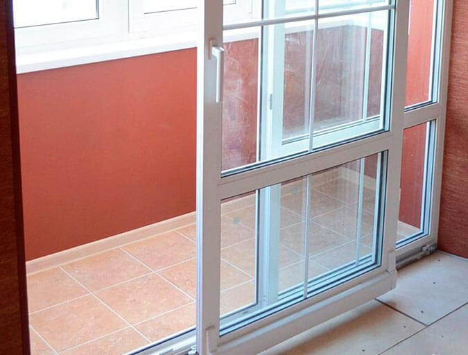 Раздвижные пластиковые двери для балкона