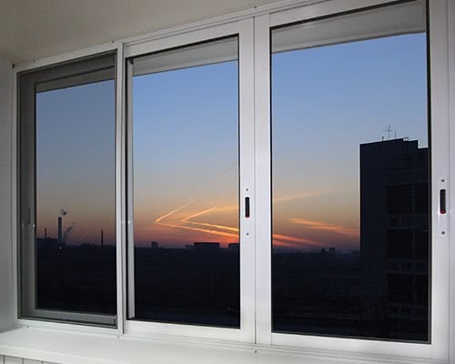 Как помыть окна на балконе